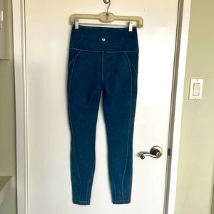Lululemon size 4 workout leggings